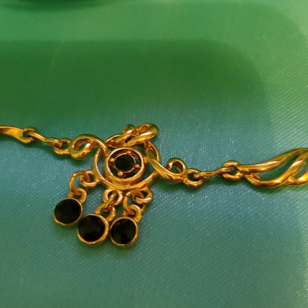 Womens 7" Gold with Green Stones Dangling Bracelet